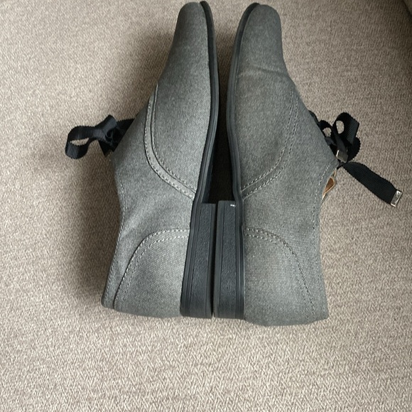 Chic Gray Lace-Up Flats, Oxfords, size 9 - Picture 4 of 6